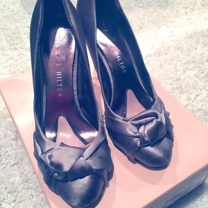 Paris Hilton Spelled Pumps - Silver Satin size 7.5